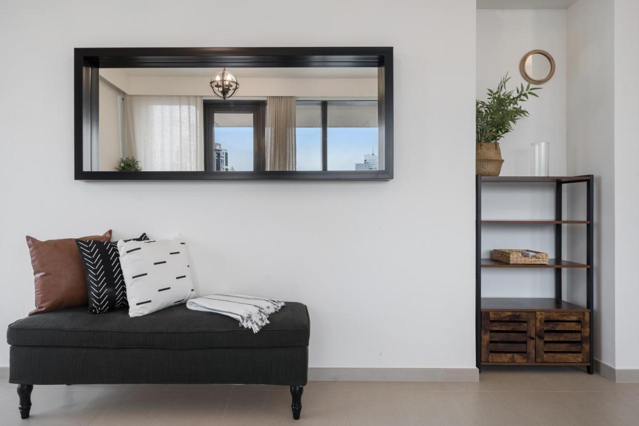 Breathtaking City Views From Dt Apt With Terrace Dubai Dış mekan fotoğraf